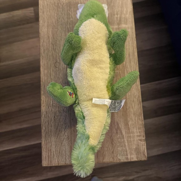Green and yellow alligator plush toy - Picture 2 of 3